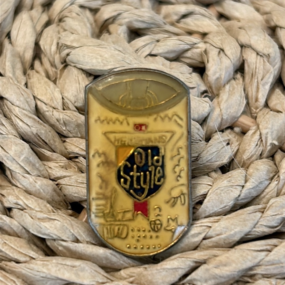 Old style vintage pin